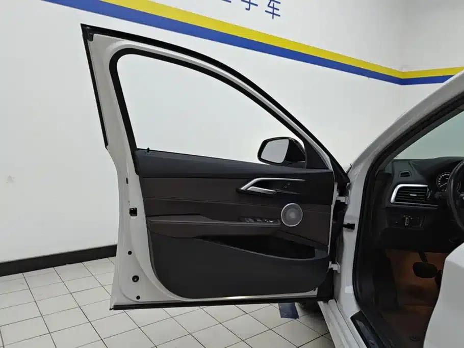 BMW 1 Series 2021 125i M Sport Shadow Edition — миниатюра 7