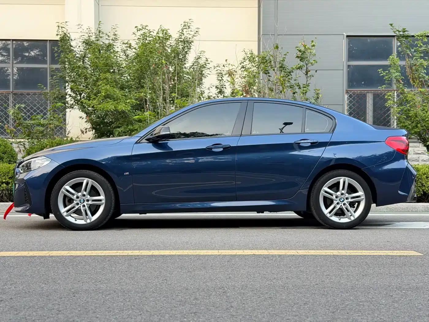 BMW 1 Series 2021 Facelift 120i M Sport Shadow Edition — миниатюра 15