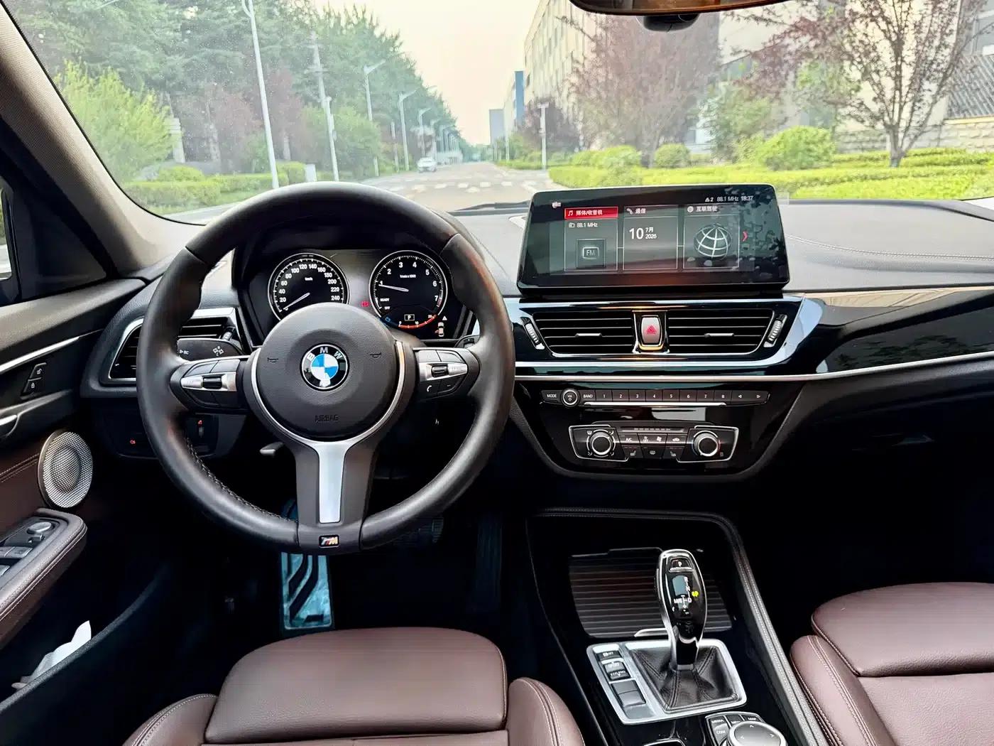 BMW 1 Series 2021 Facelift 120i M Sport Shadow Edition — миниатюра 6