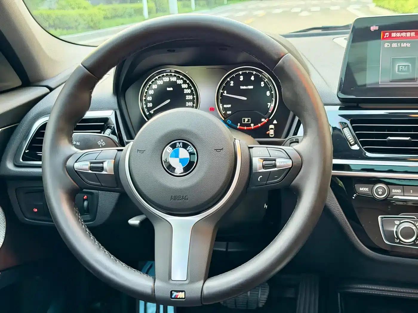 BMW 1 Series 2021 Facelift 120i M Sport Shadow Edition — миниатюра 7