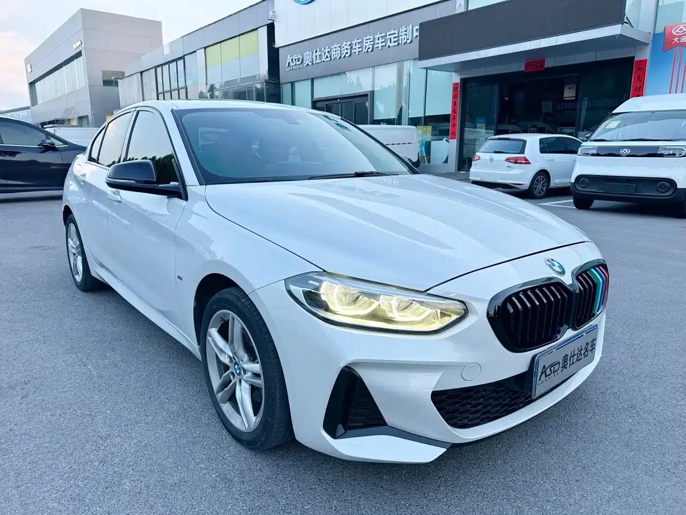 2022 BMW 1 Series 120i M Sport Shadow Edition — миниатюра 3