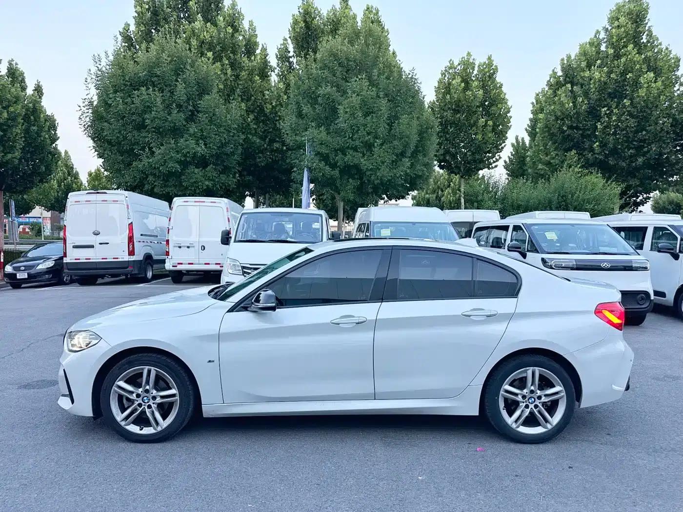 2022 BMW 1 Series 120i M Sport Shadow Edition — миниатюра 4