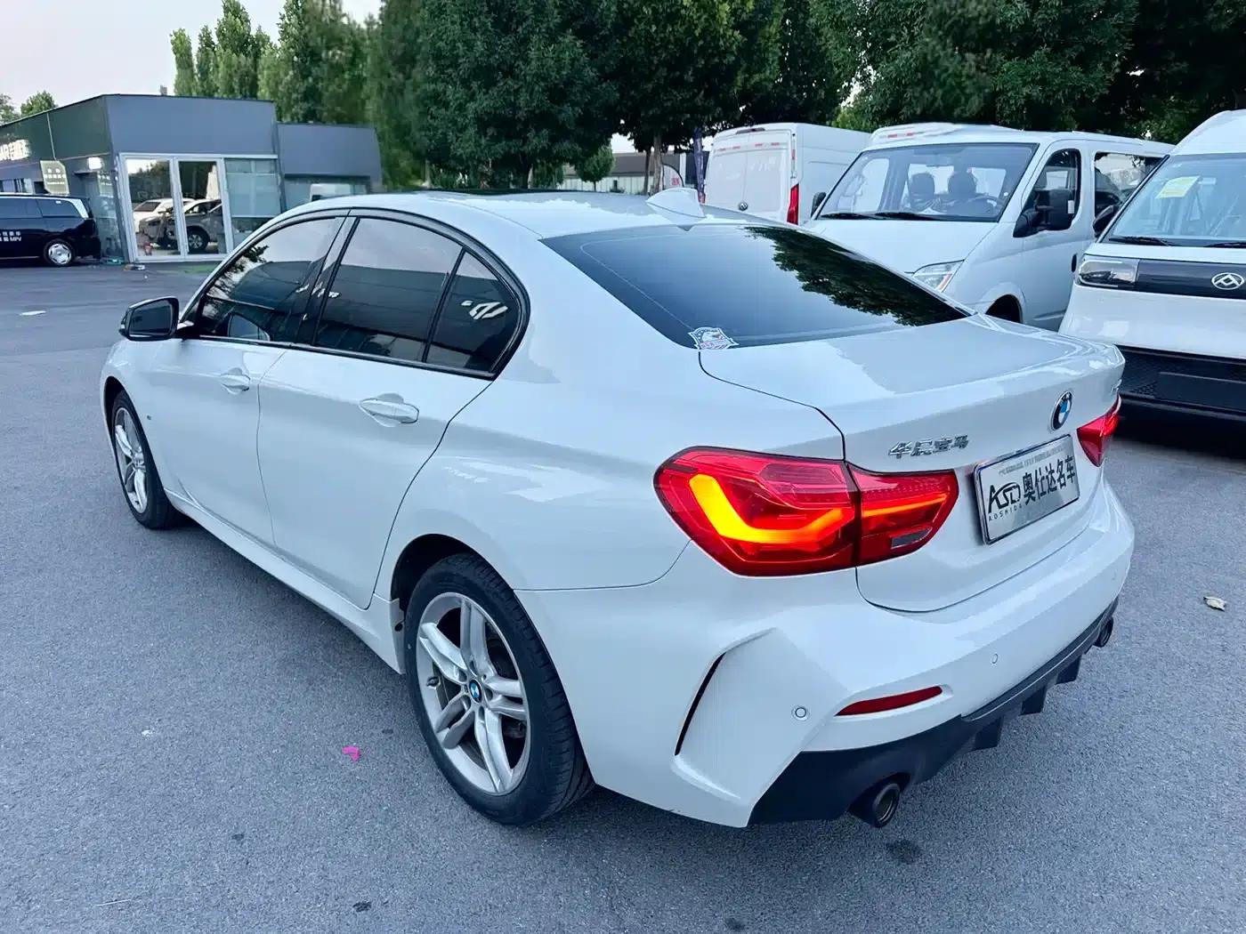 2022 BMW 1 Series 120i M Sport Shadow Edition — миниатюра 5