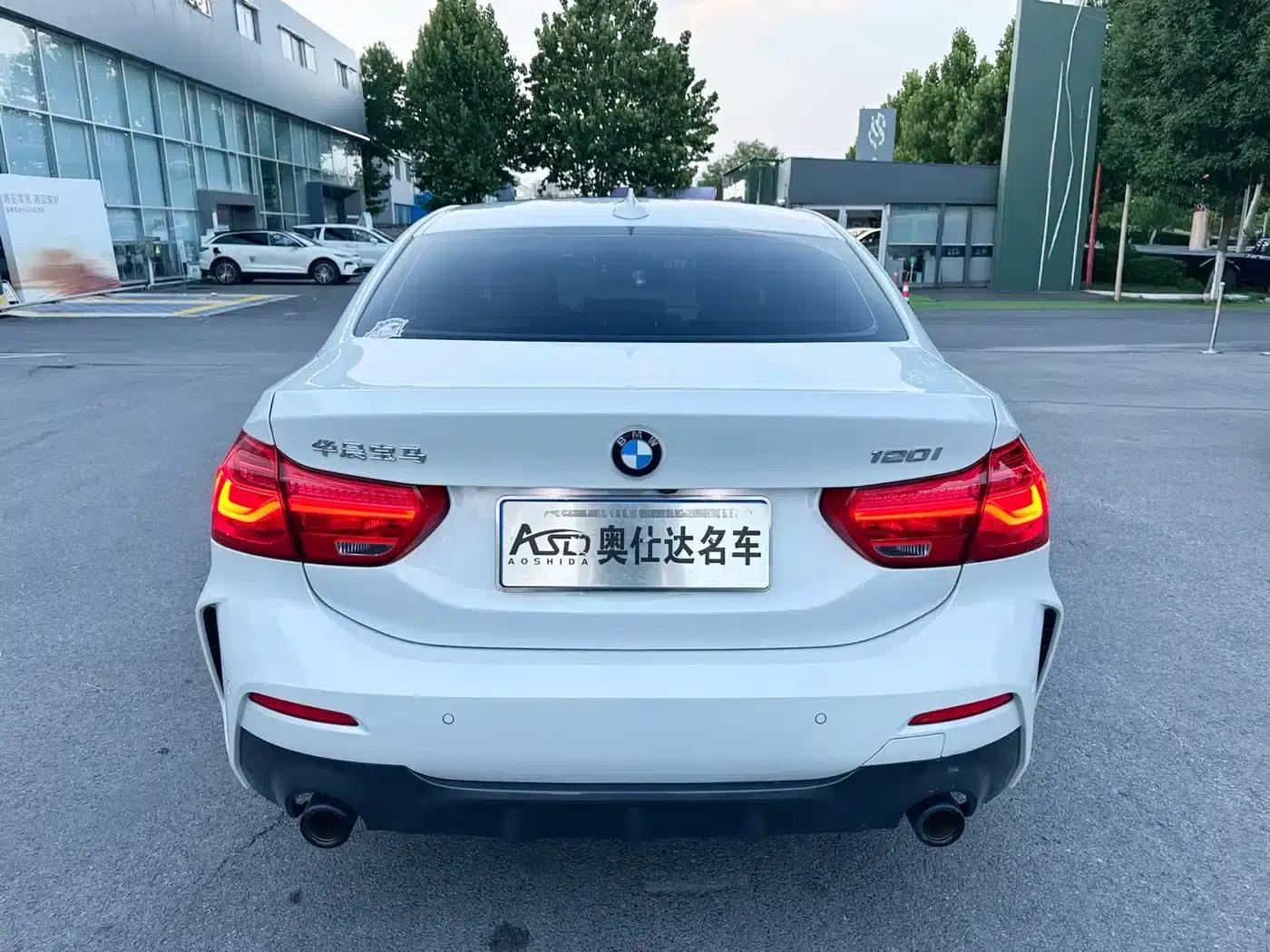 2022 BMW 1 Series 120i M Sport Shadow Edition — миниатюра 6