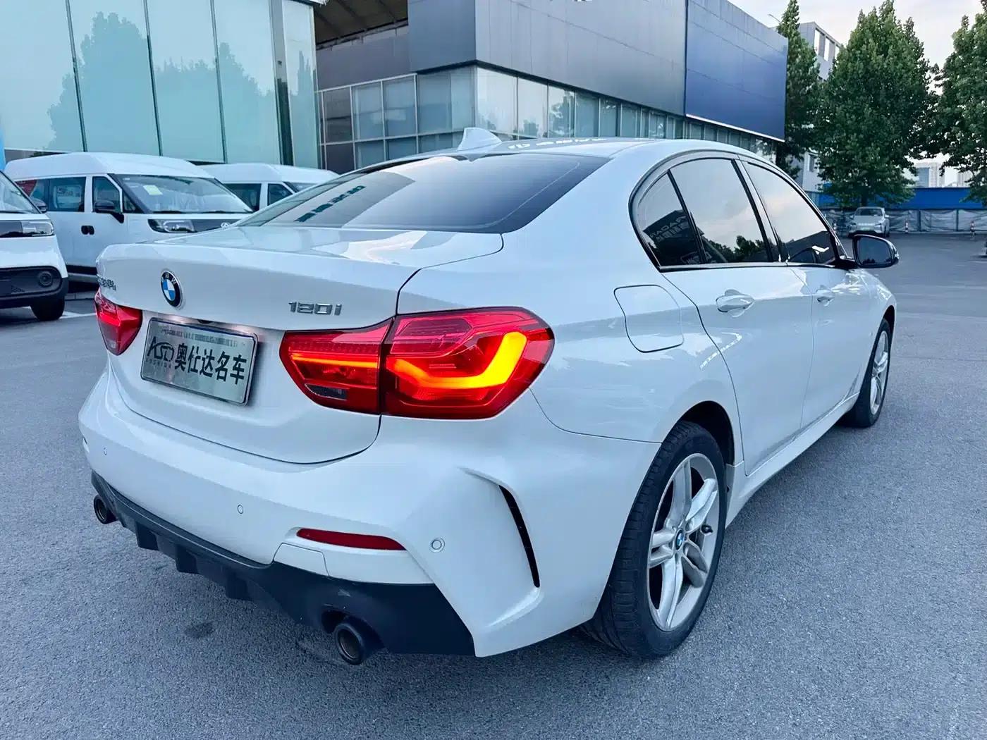 2022 BMW 1 Series 120i M Sport Shadow Edition — миниатюра 7