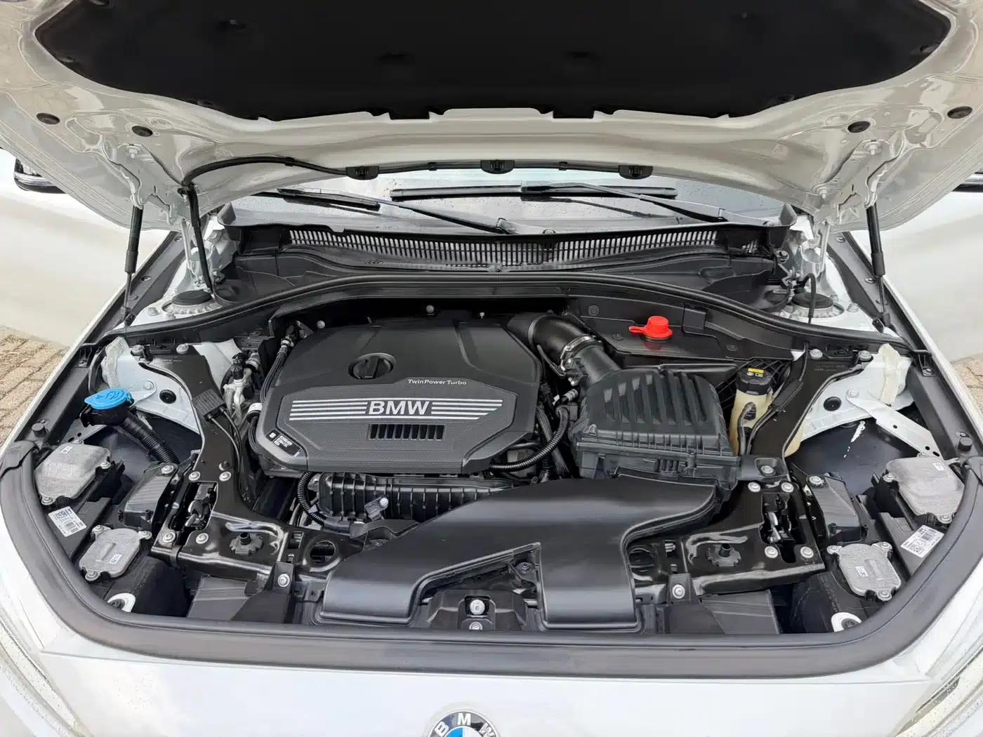 2022 BMW 1 Series 120i M Sport Shadow Edition — миниатюра 11