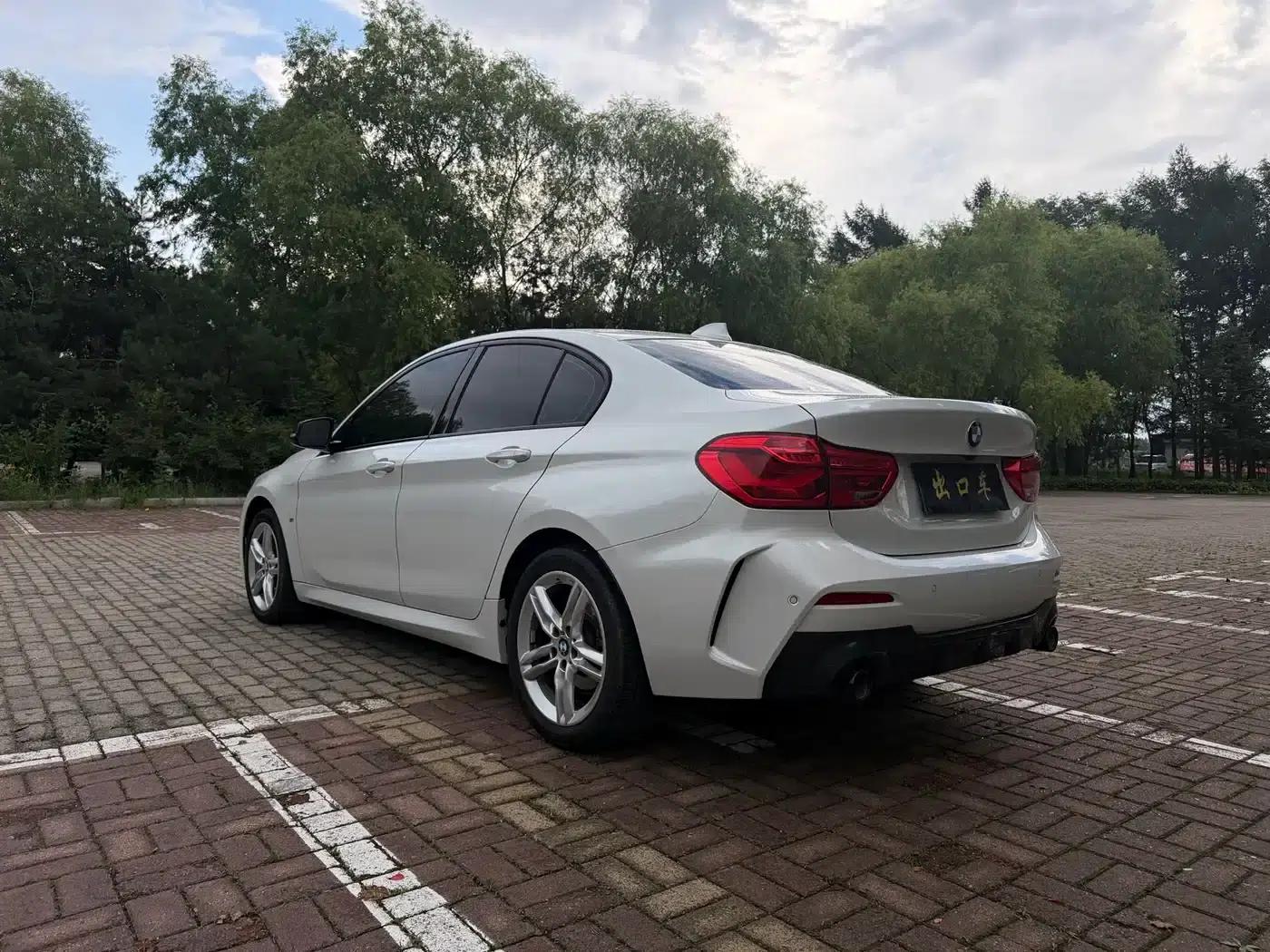 2022 BMW 1 Series 120i M Sport Shadow Edition — миниатюра 6