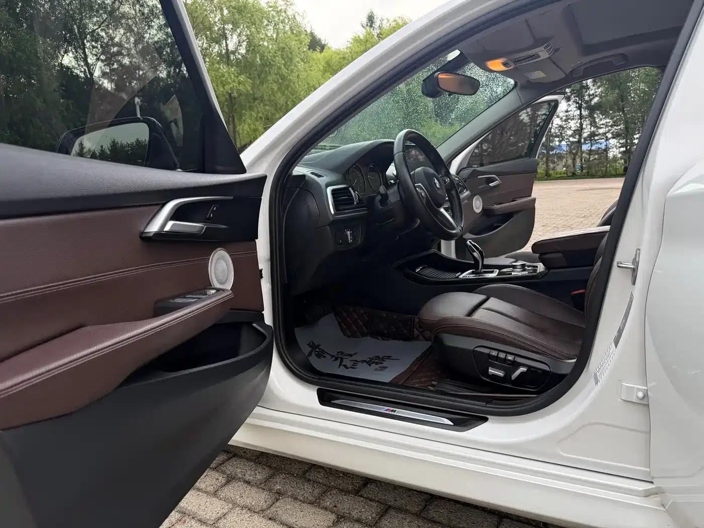 2022 BMW 1 Series 120i M Sport Shadow Edition — миниатюра 9