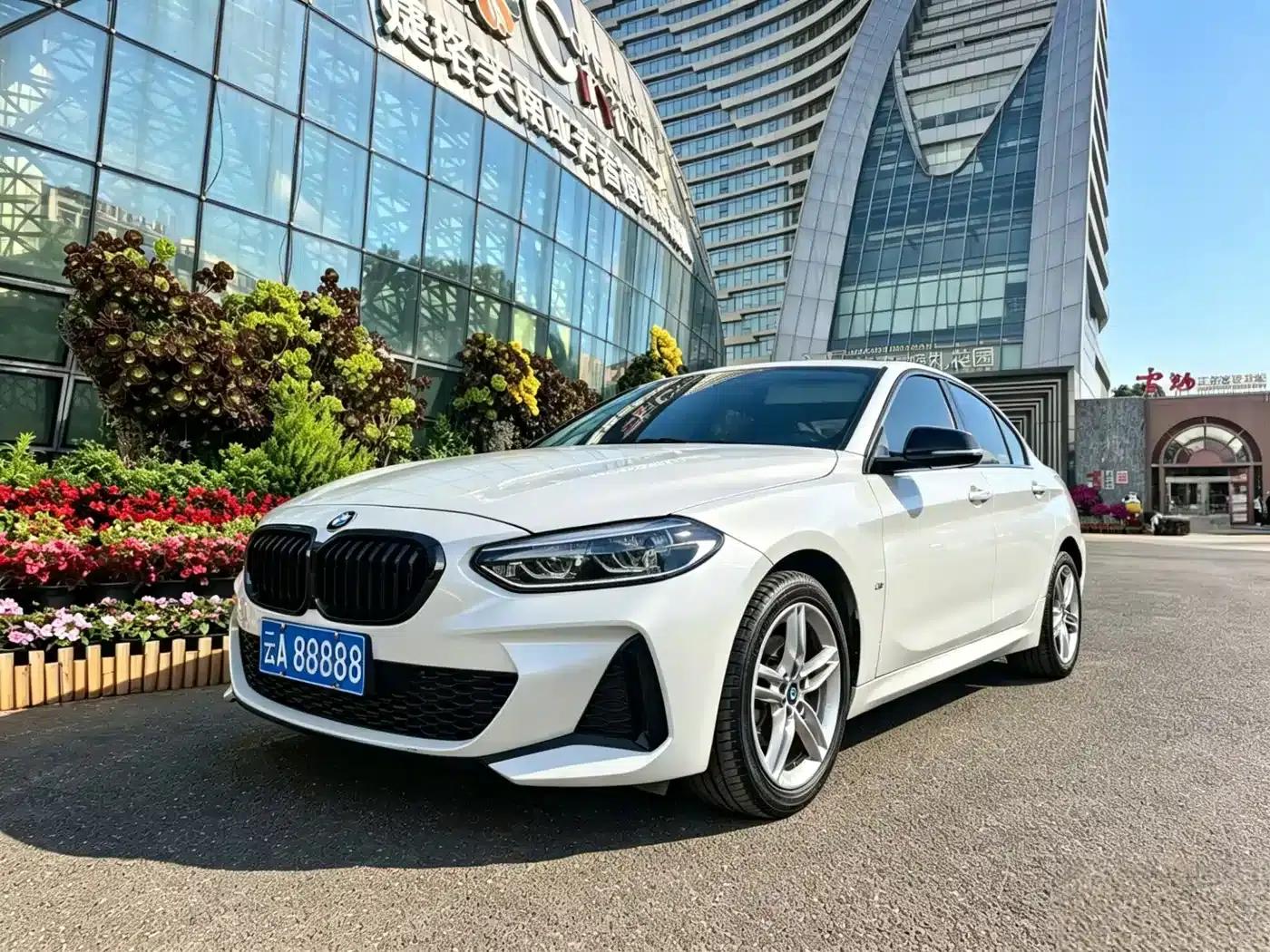 2020 BMW 1 Series 120i M Sport Package — миниатюра 1