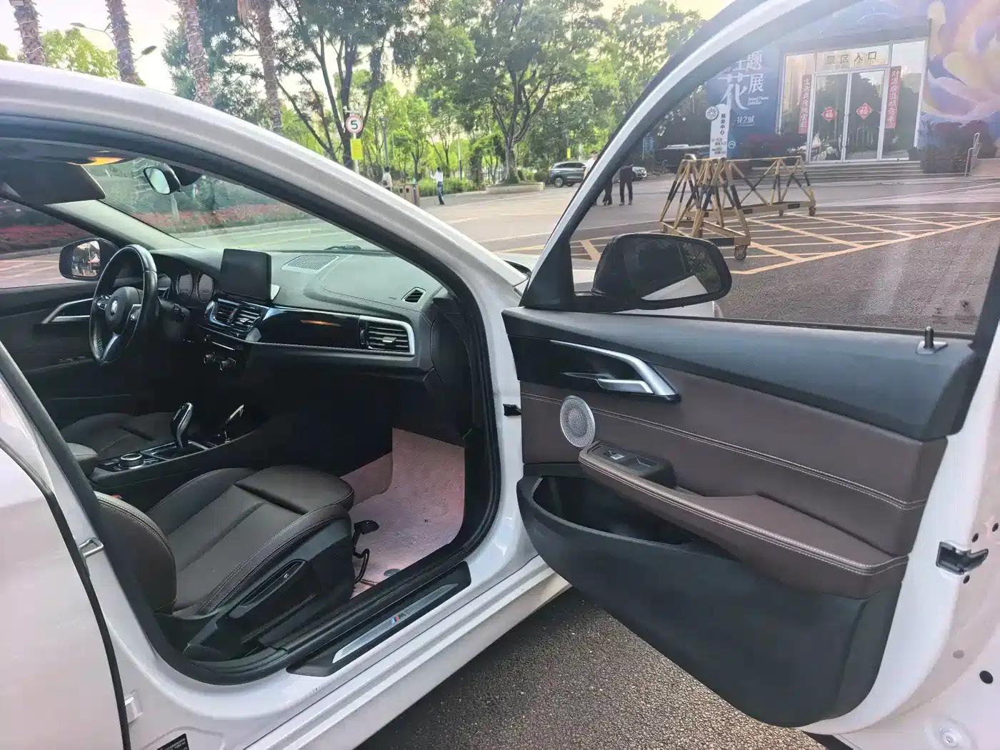 2020 BMW 1 Series 120i M Sport Package — миниатюра 12