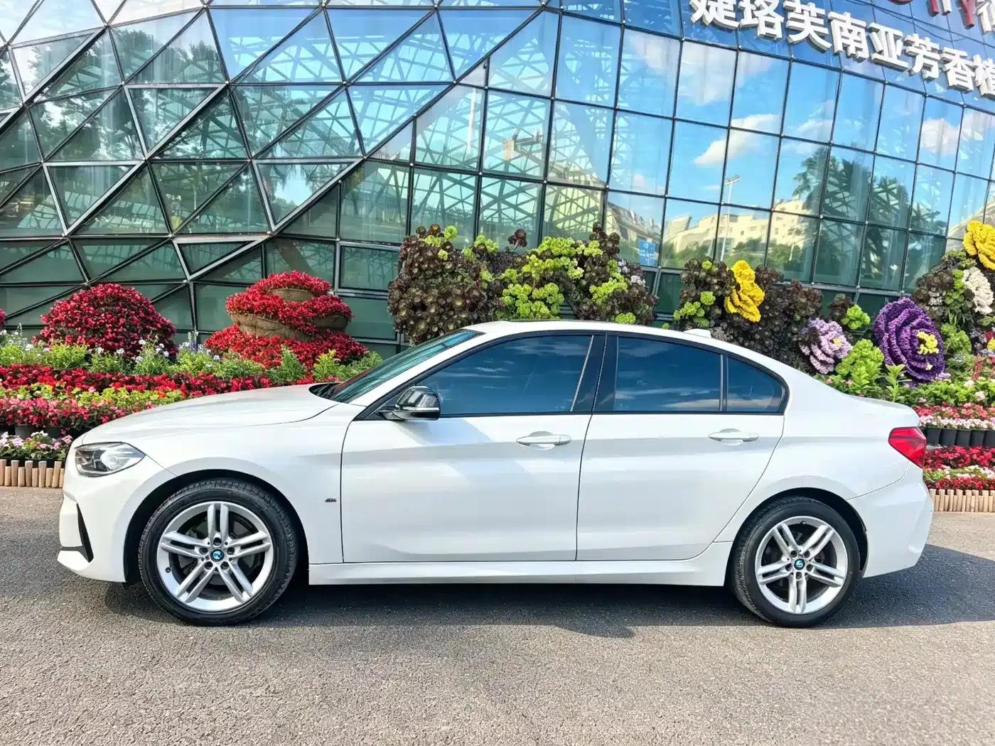 2020 BMW 1 Series 120i M Sport Package — миниатюра 3