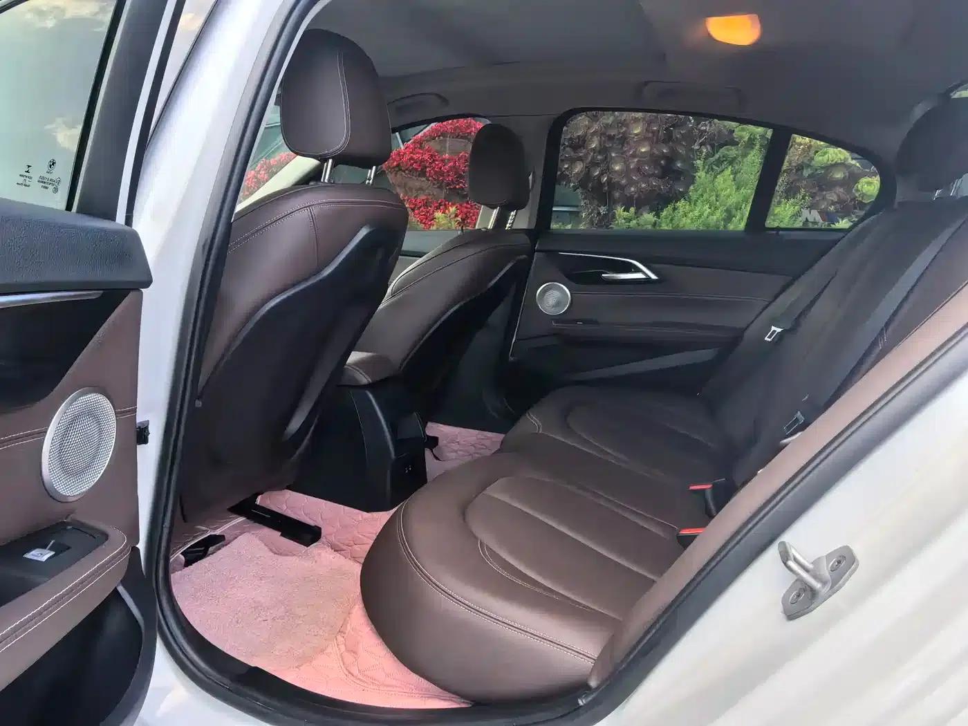 2020 BMW 1 Series 120i M Sport Package — миниатюра 8