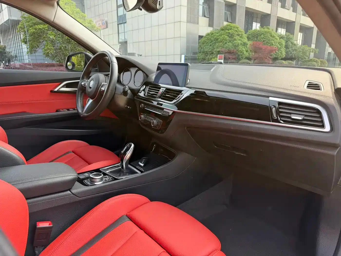 BMW 1 Series 2021 125i M Sport Shadow Edition — миниатюра 13