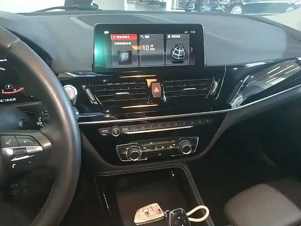 2021 BMW 1 Series 120i M Sport Shadow Edition — миниатюра 13