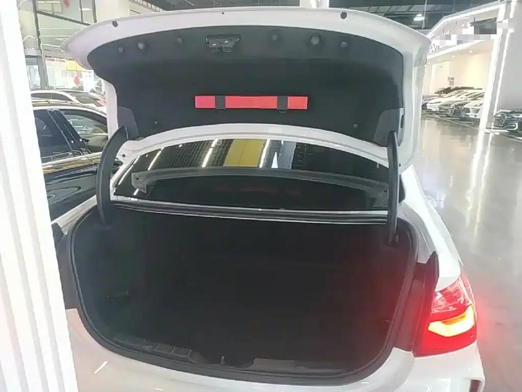 2021 BMW 1 Series 120i M Sport Shadow Edition — миниатюра 19