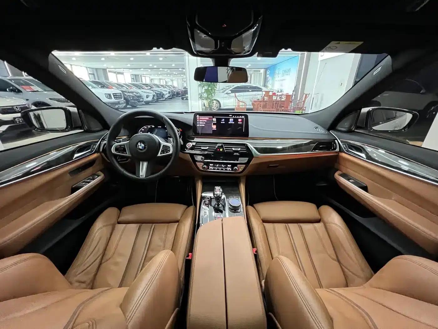 2021 BMW 6 Series GT 630i M Sport Package — миниатюра 12