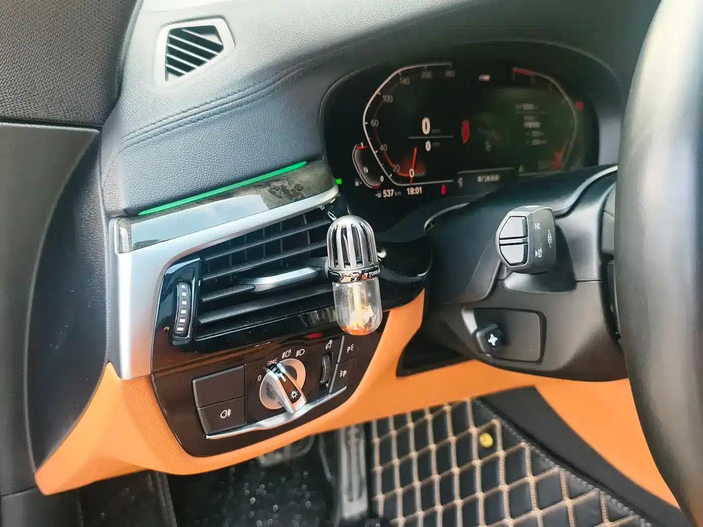 2019 BMW 6 Series GT 630i M Sport Package — миниатюра 12