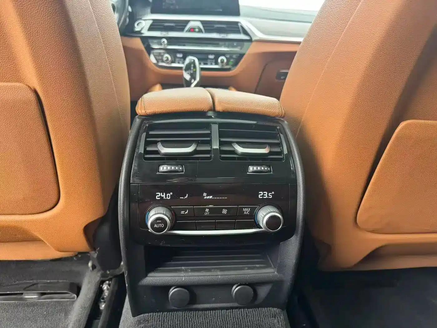 2018 BMW 6 Series GT 630i M Sport Package — миниатюра 11