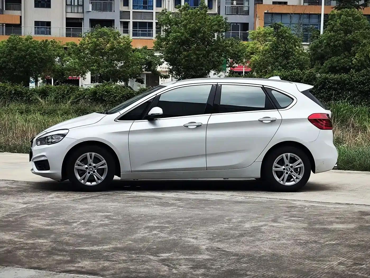 2016 BMW 2 Series Gran Tourer 218i Leading Edition — миниатюра 4