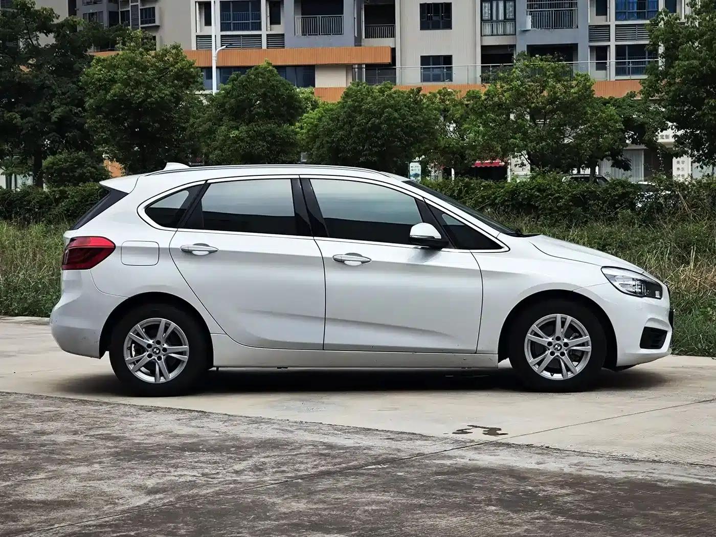 2016 BMW 2 Series Gran Tourer 218i Leading Edition — миниатюра 5
