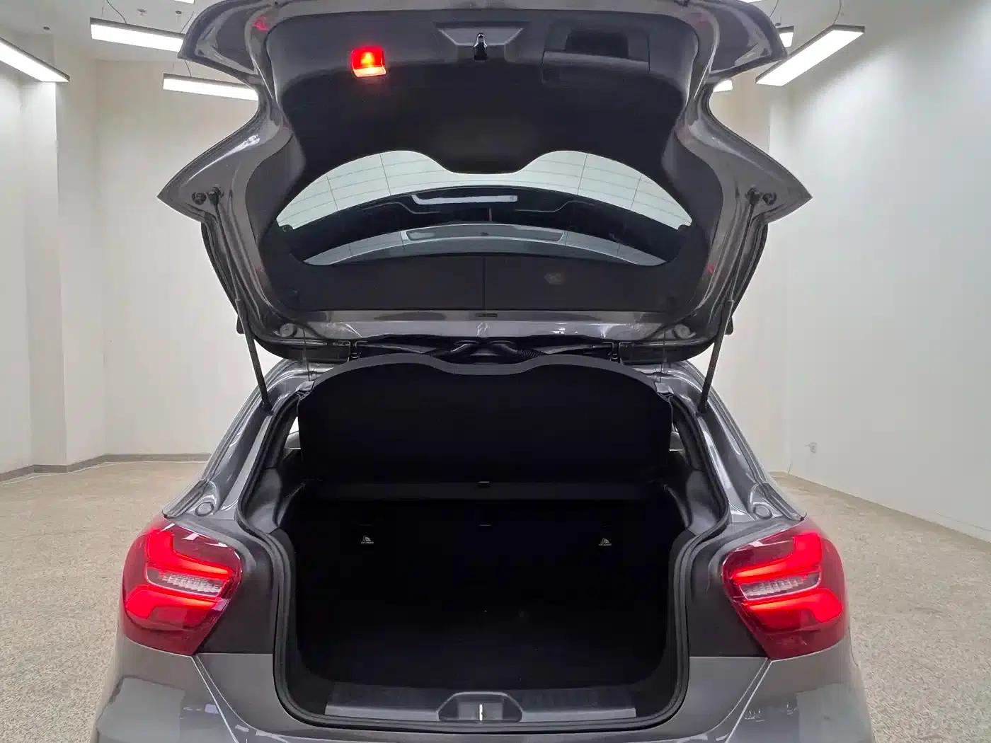 2016 Mercedes-Benz A-Class AMG (Imported) AMG A 45 4MATIC — миниатюра 33