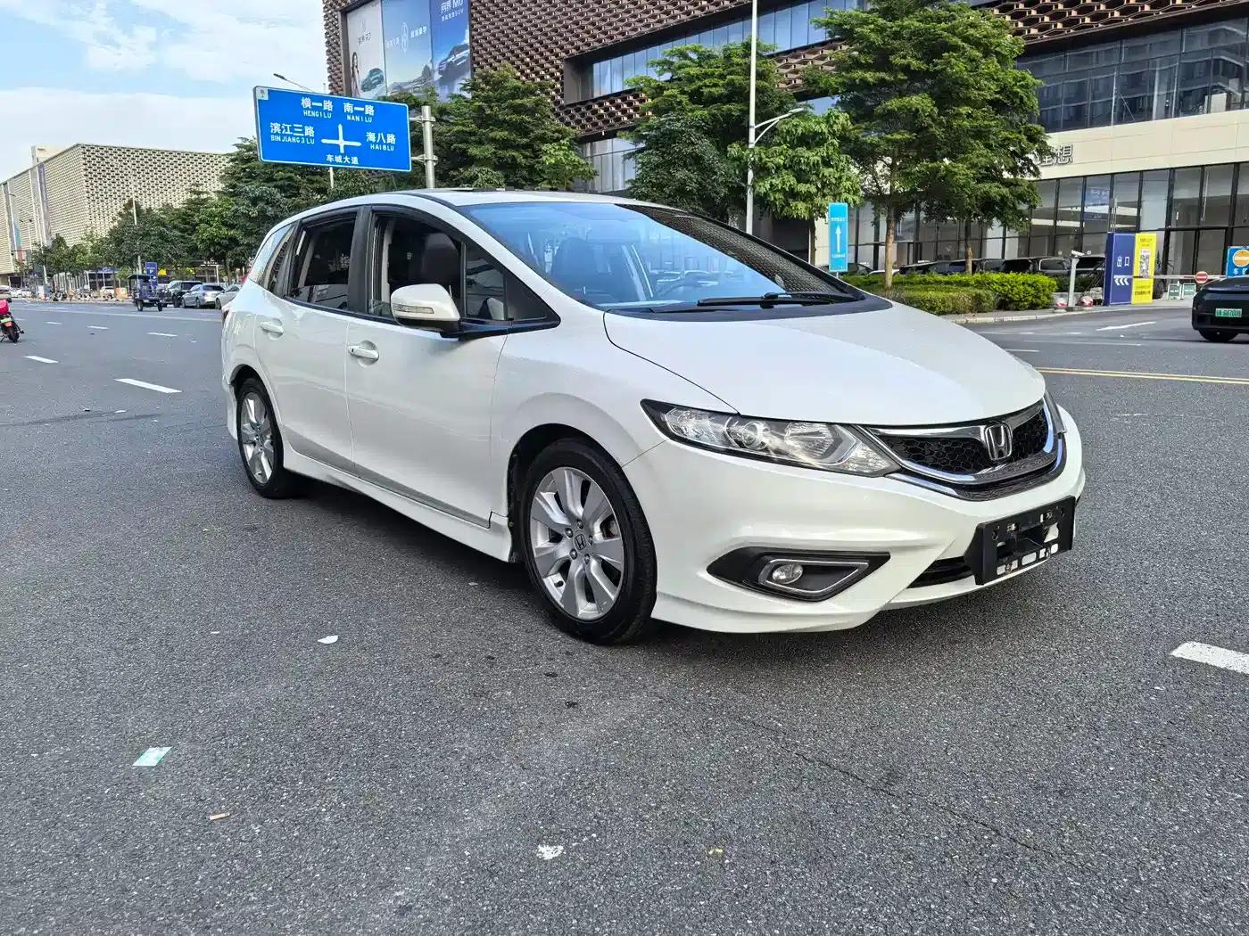 Jade 2016 1.8L Automatic Comfort Elite Edition 5-seater — миниатюра 3