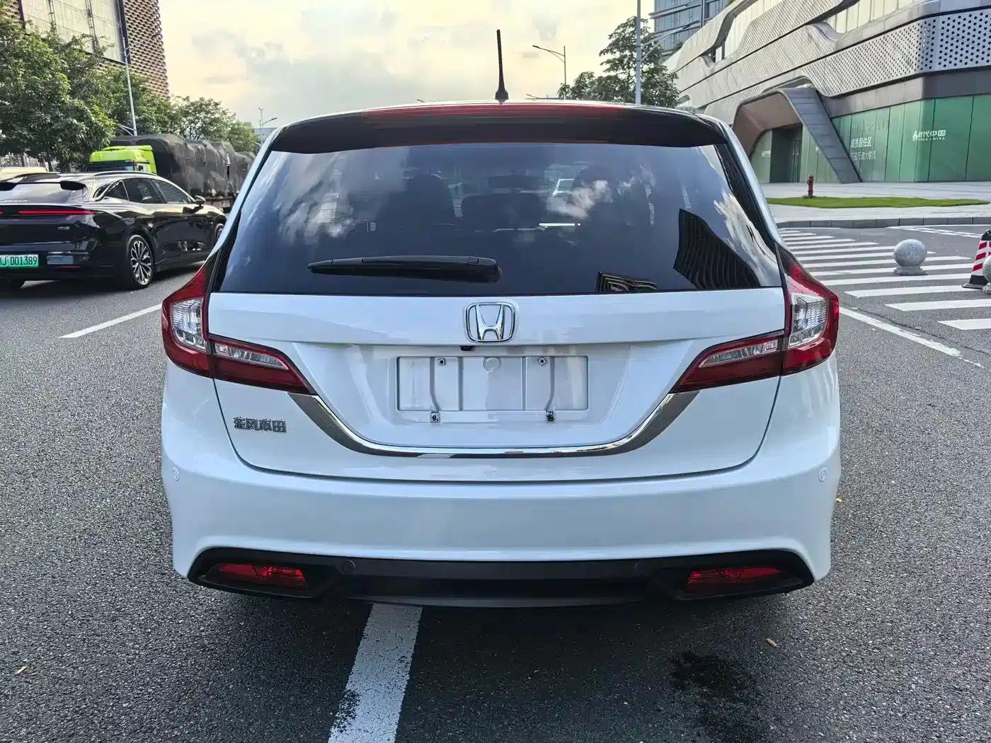 Jade 2016 1.8L Automatic Comfort Elite Edition 5-seater — миниатюра 5