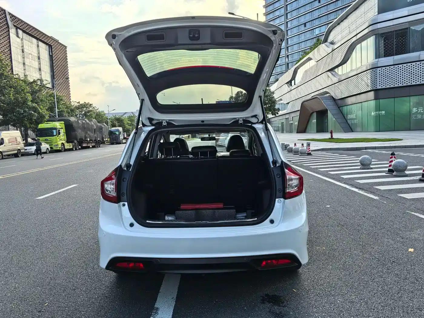 Jade 2016 1.8L Automatic Comfort Elite Edition 5-seater — миниатюра 8