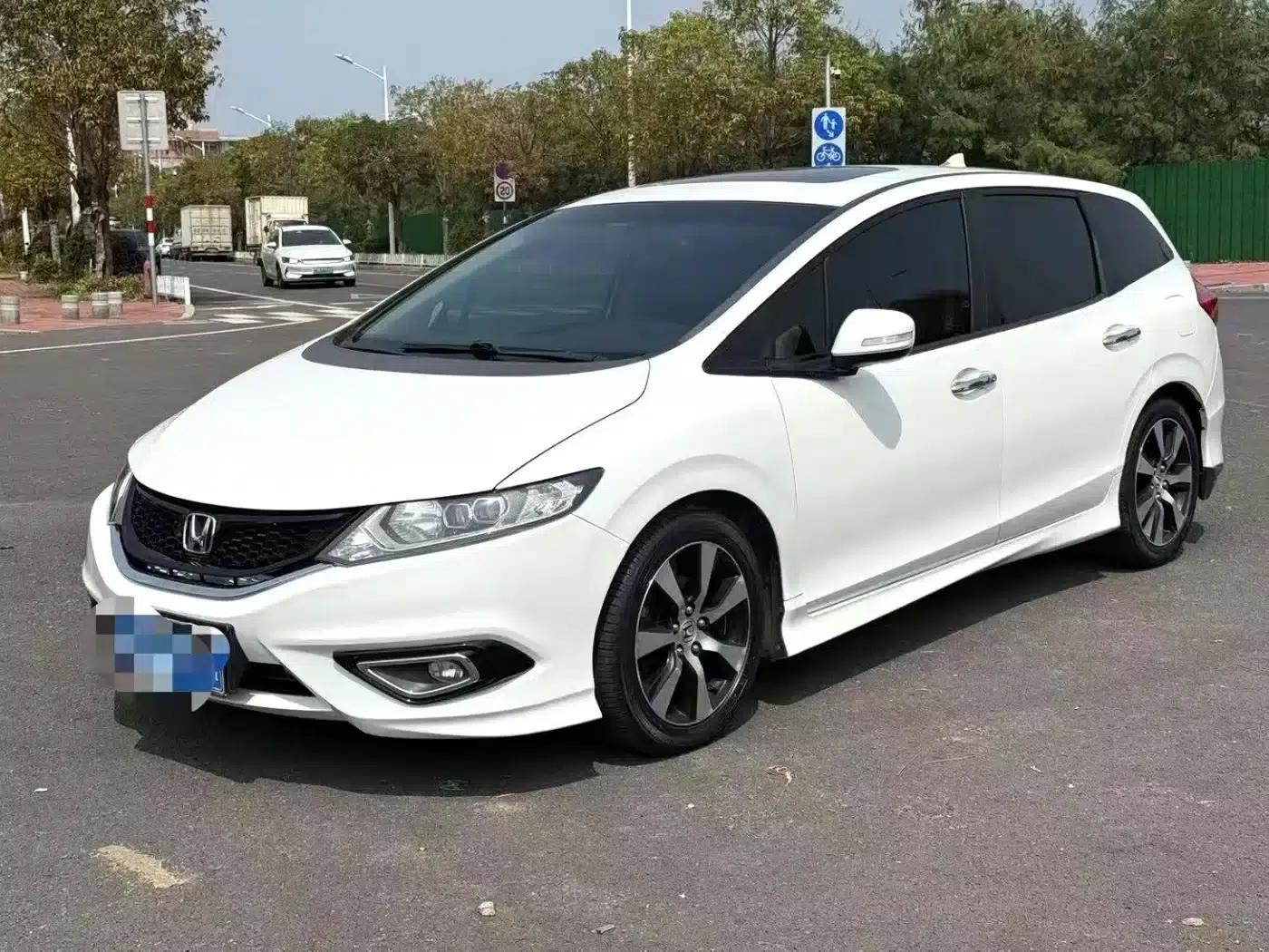 Jade 2014 1.8L CVT Luxury Premium Edition 5-seater — миниатюра 1