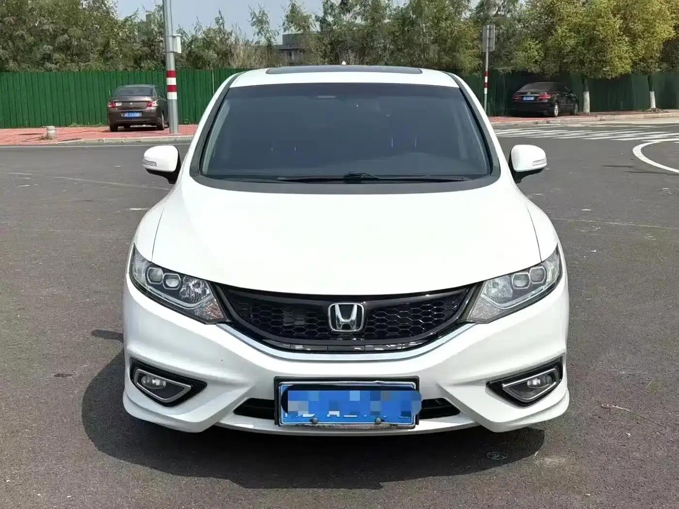 Jade 2014 1.8L CVT Luxury Premium Edition 5-seater — миниатюра 2