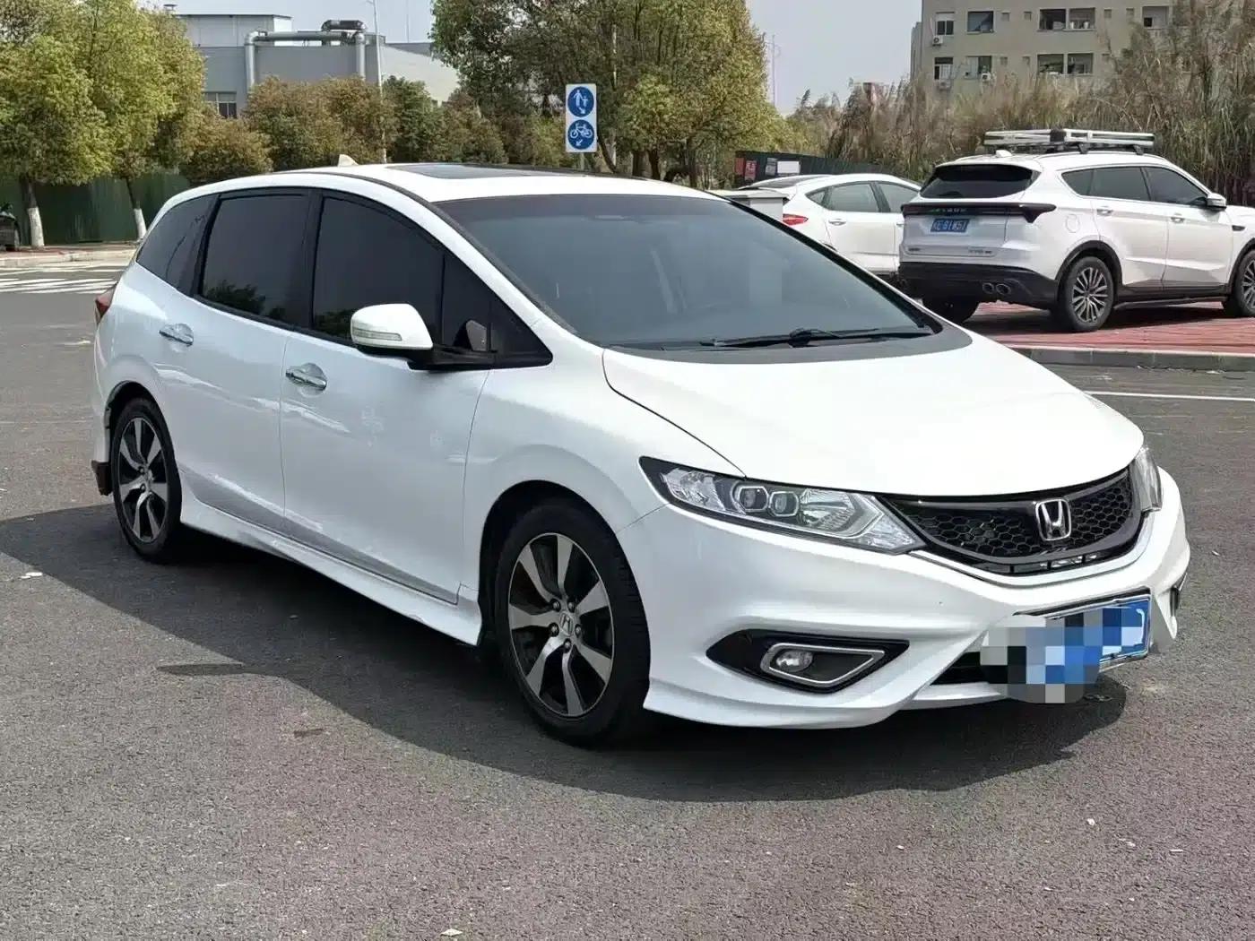 Jade 2014 1.8L CVT Luxury Premium Edition 5-seater — миниатюра 3