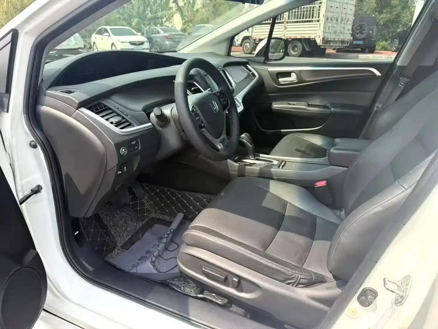 Jade 2014 1.8L CVT Luxury Premium Edition 5-seater — миниатюра 5