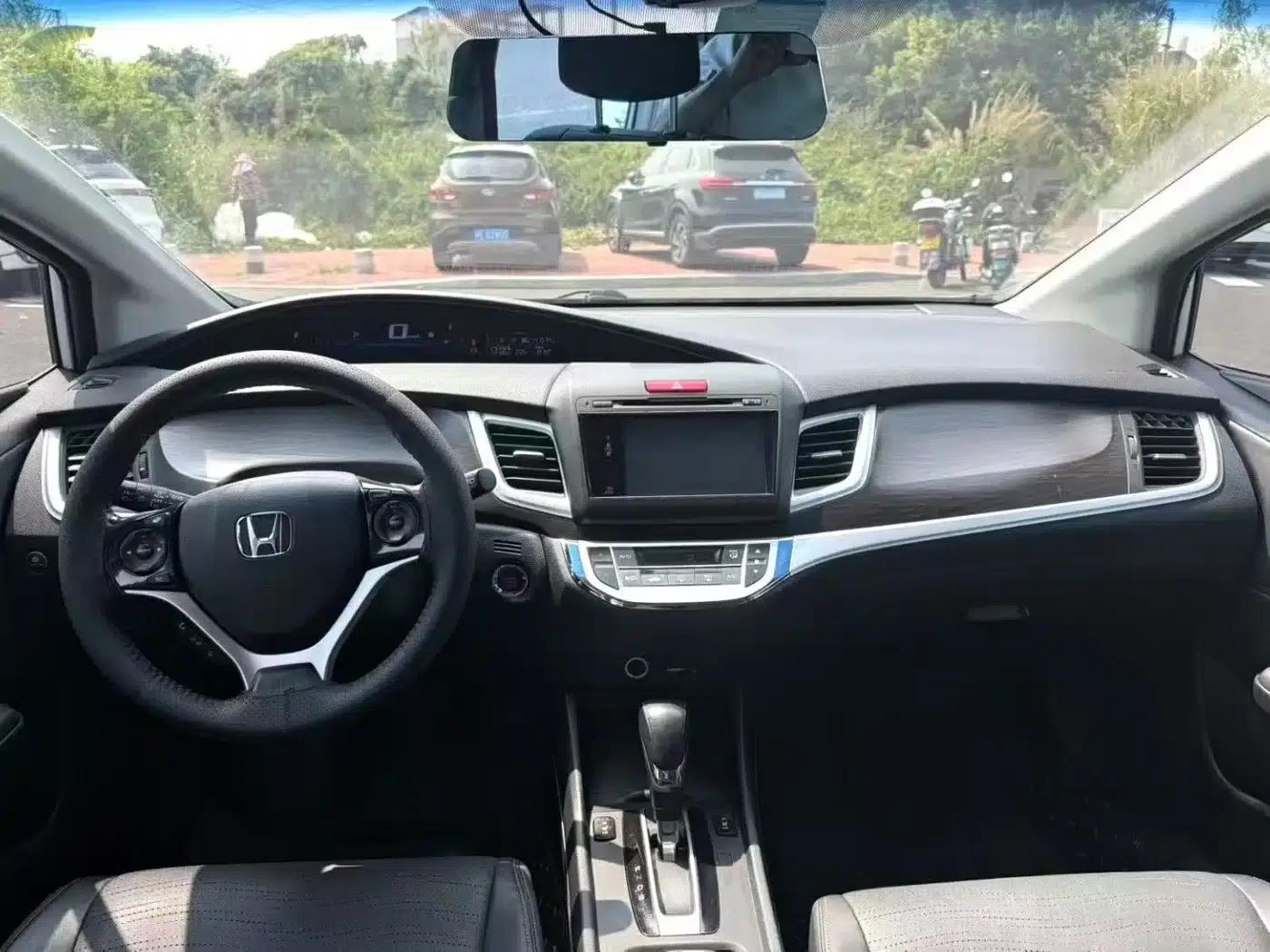 Jade 2014 1.8L CVT Luxury Premium Edition 5-seater — миниатюра 6