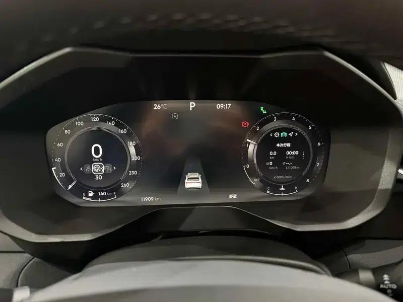 Lynk & Co 01 2025 2.0TD Two-Wheel Drive Refreshed Pro Edition — миниатюра 19