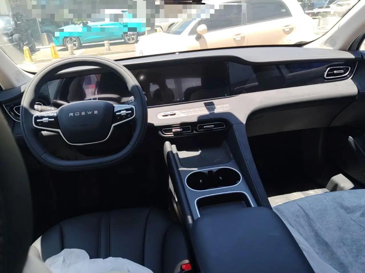 Roewe D7 2025 DMH 125km World Champion Excellence Edition — миниатюра 12