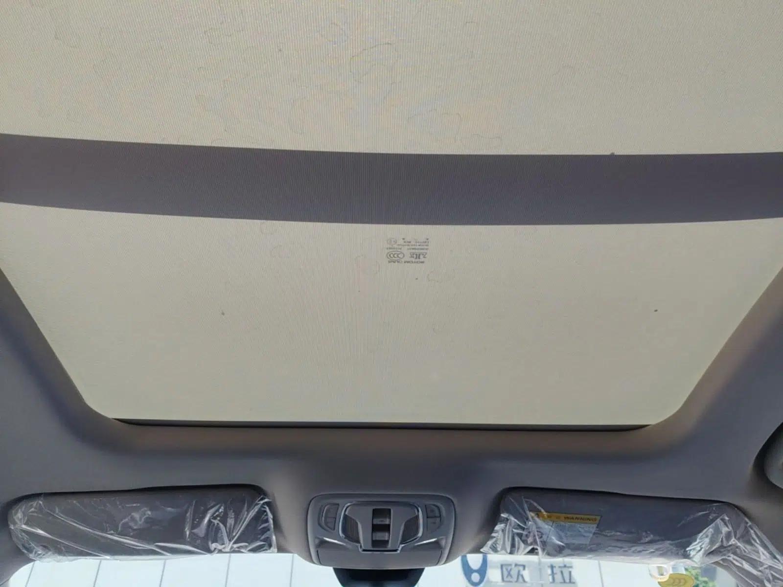 Roewe D7 2025 DMH 125km World Champion Excellence Edition — миниатюра 21