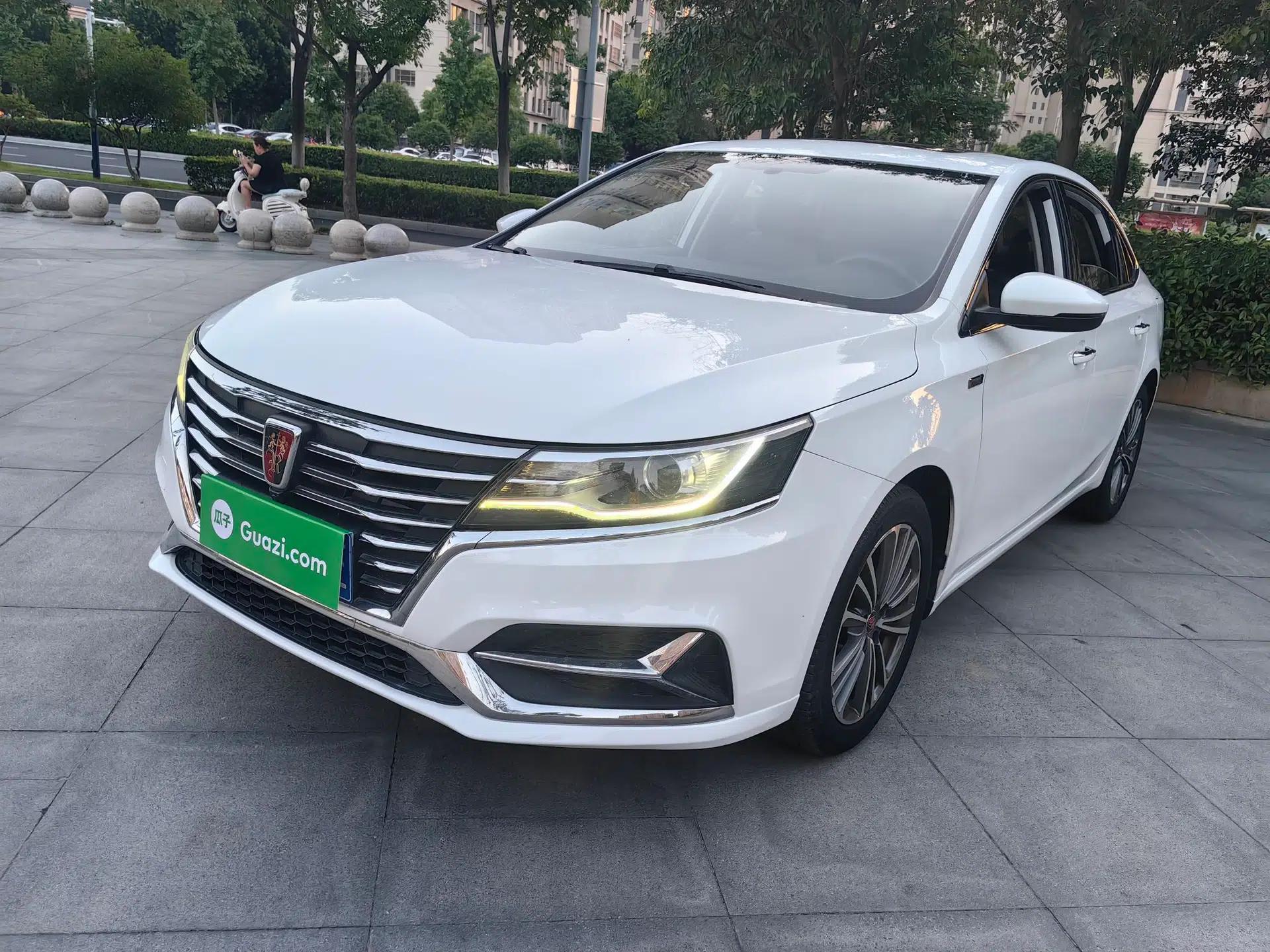 Roewe i6 2019 PLUS 1.6L CVT 4G Connected Flagship Deluxe Edition — миниатюра 1