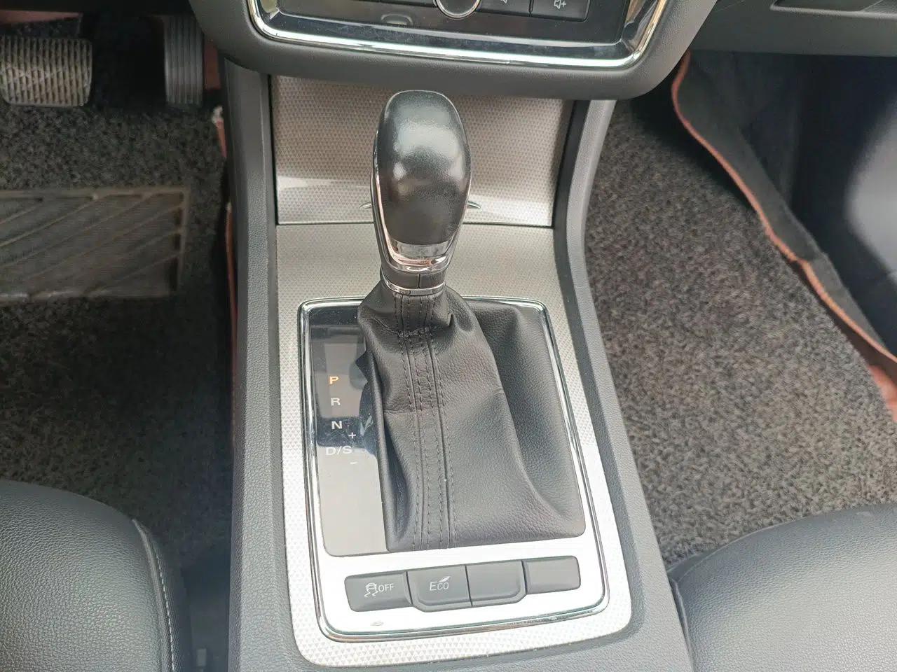 Roewe i6 2019 PLUS 1.6L CVT 4G Connected Flagship Deluxe Edition — миниатюра 13