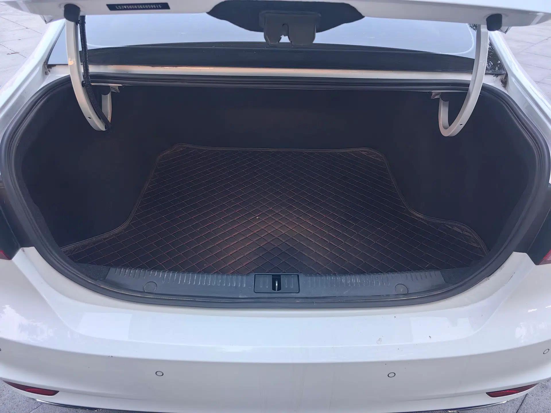 Roewe i6 2019 PLUS 1.6L CVT 4G Connected Flagship Deluxe Edition — миниатюра 16