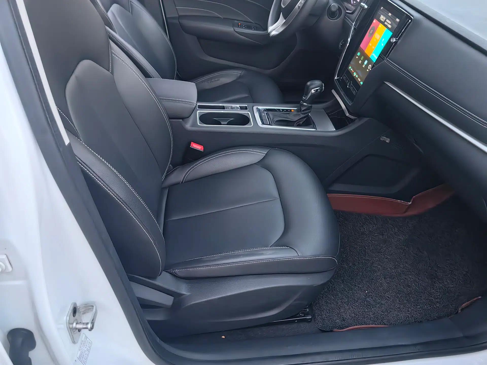 Roewe i6 2019 PLUS 1.6L CVT 4G Connected Flagship Deluxe Edition — миниатюра 18