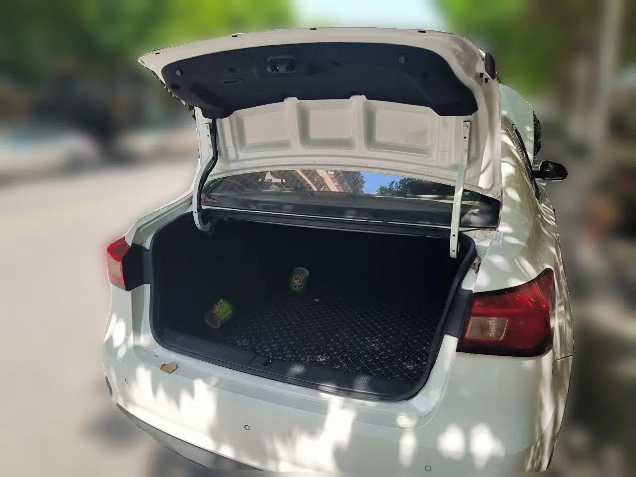 Roewe 360 2015 1.5L Manual Luxury Edition — миниатюра 19