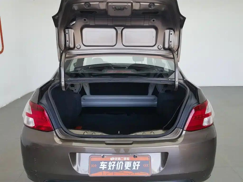 Peugeot 301 2014 1.6L Manual Comfort Edition — миниатюра 16