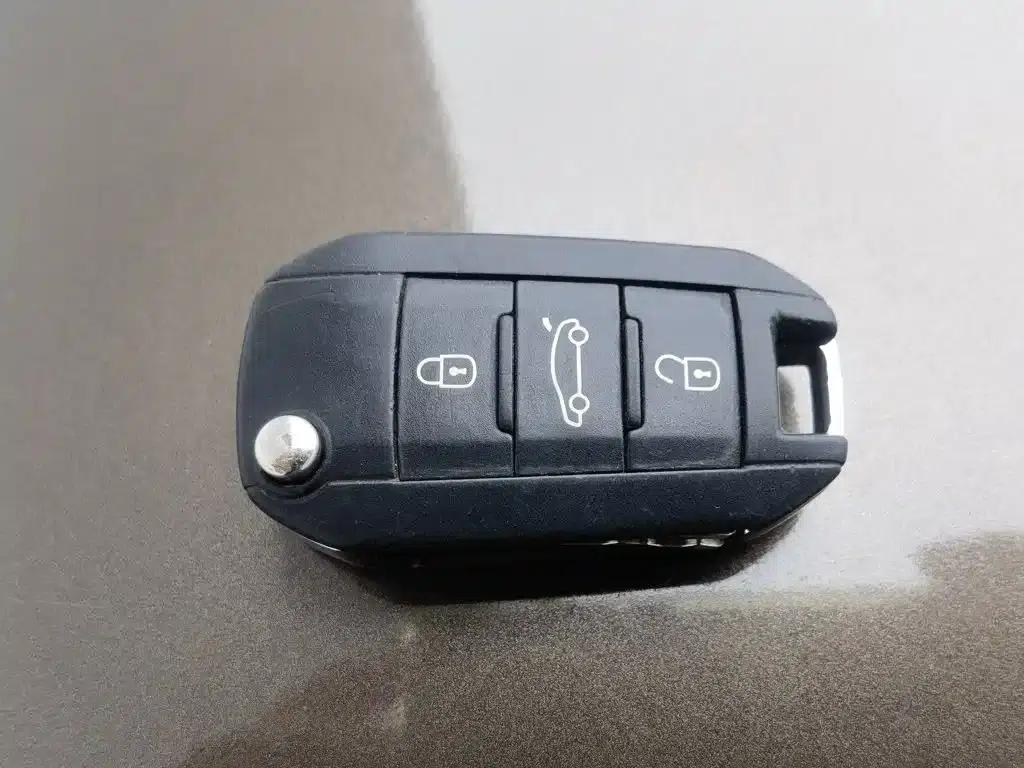 Peugeot 301 2014 1.6L Manual Comfort Edition — миниатюра 19