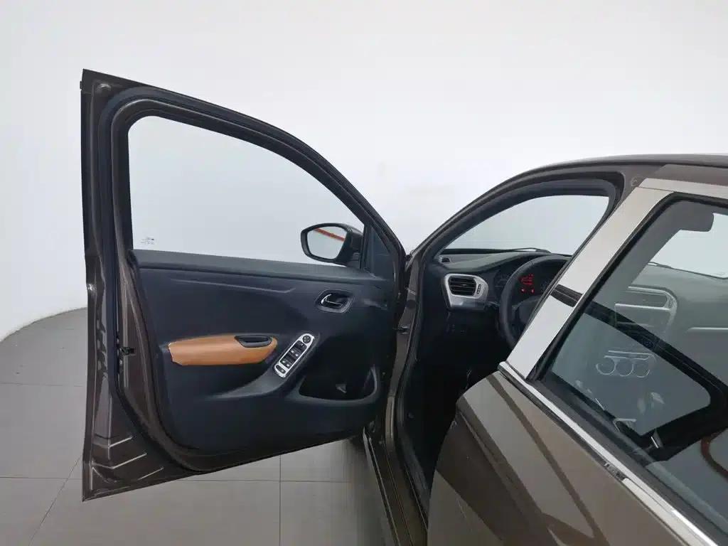 Peugeot 301 2014 1.6L Manual Comfort Edition — миниатюра 8