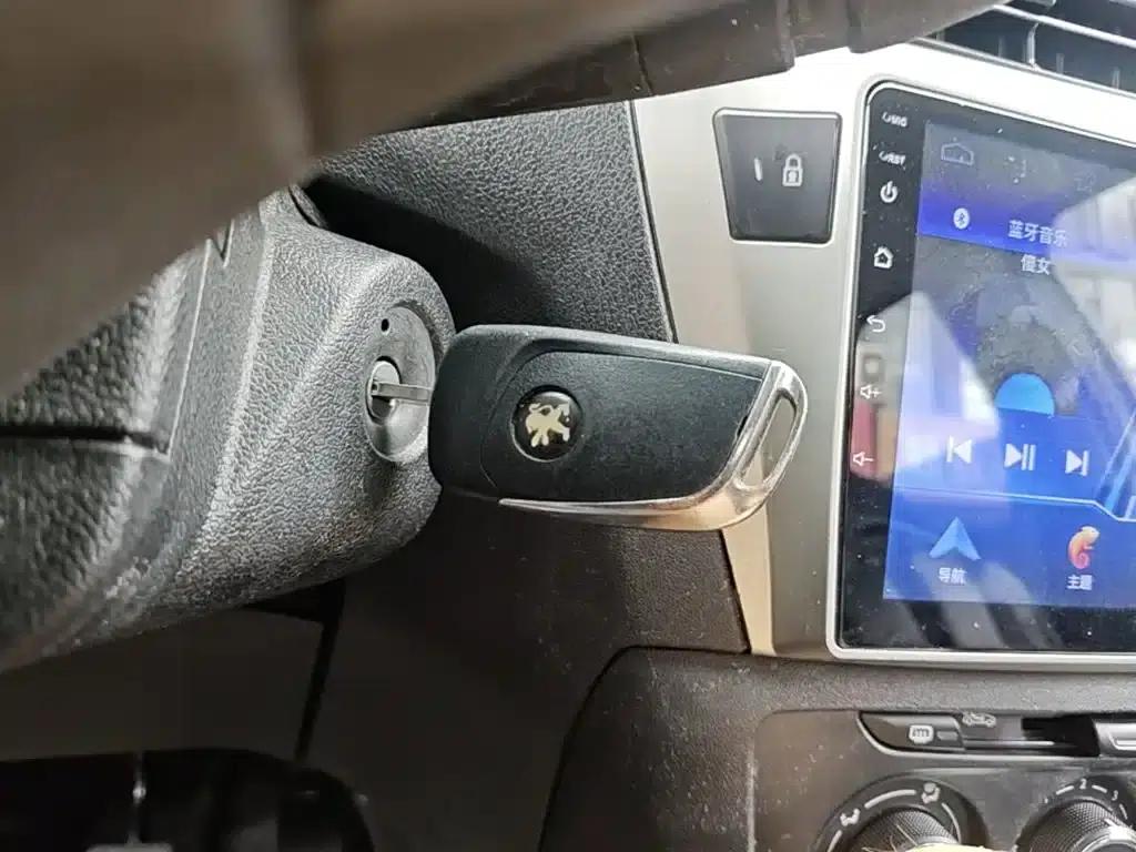 Peugeot 301 2018 1.6L Manual Comfort Edition — миниатюра 9