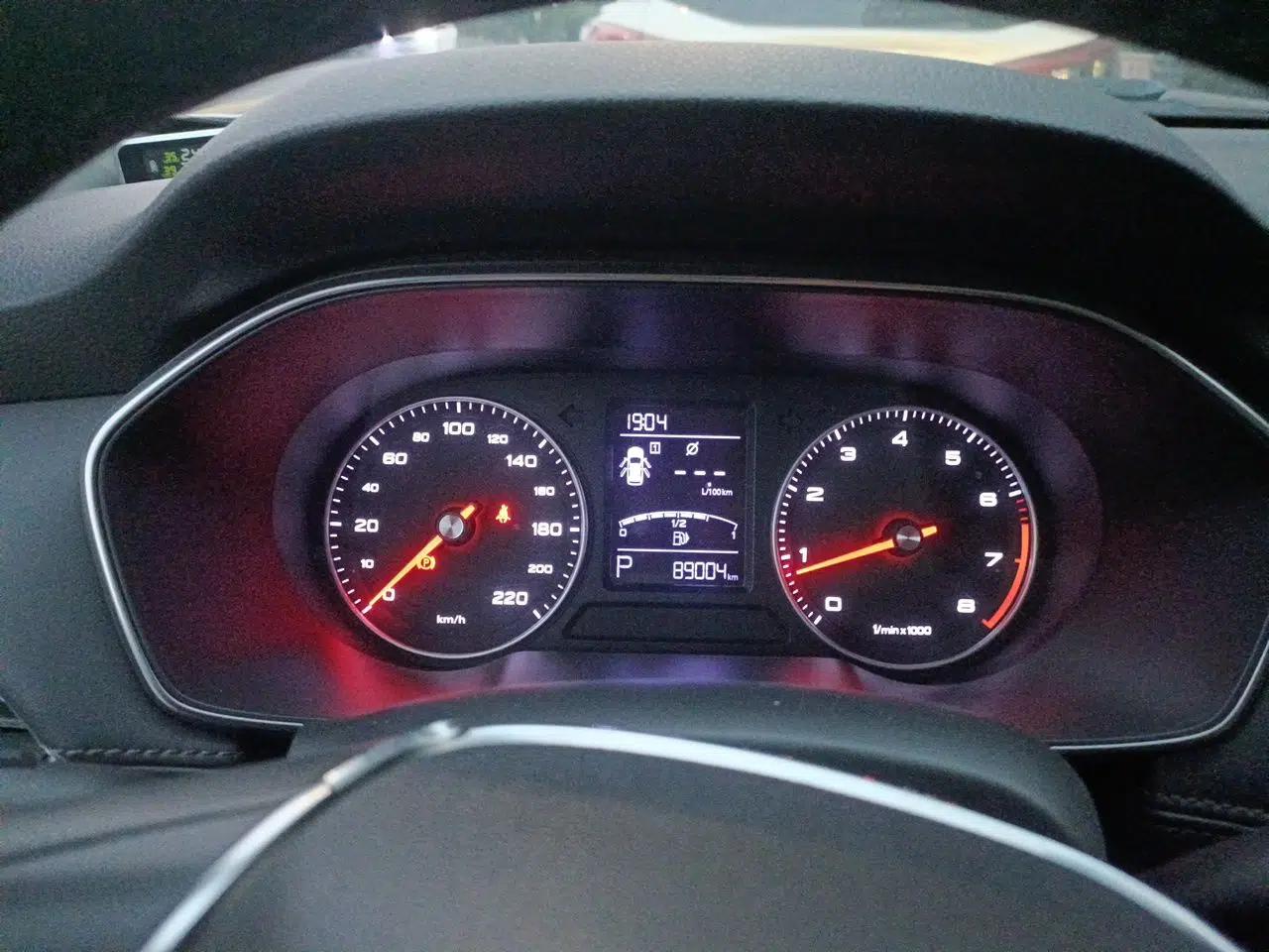 Roewe RX3 2018 1.6L CVT Internet Smart Edition — миниатюра 11