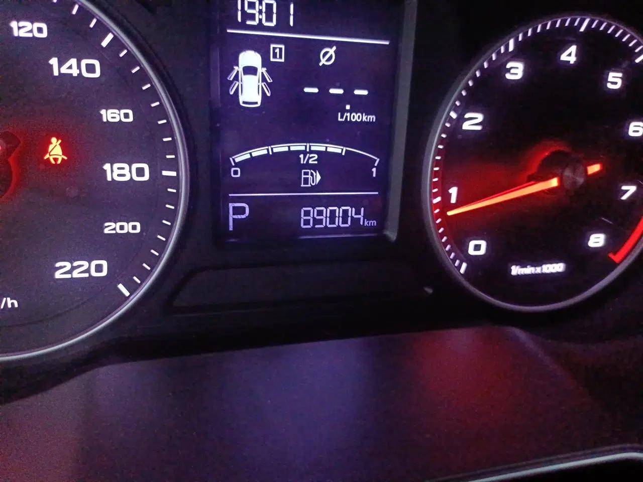 Roewe RX3 2018 1.6L CVT Internet Smart Edition — миниатюра 12