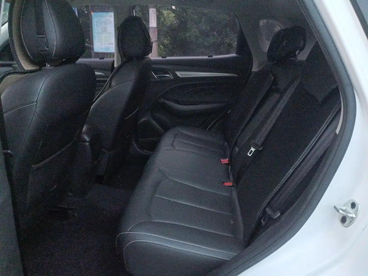 Roewe RX3 2018 1.6L CVT Internet Smart Edition — миниатюра 17