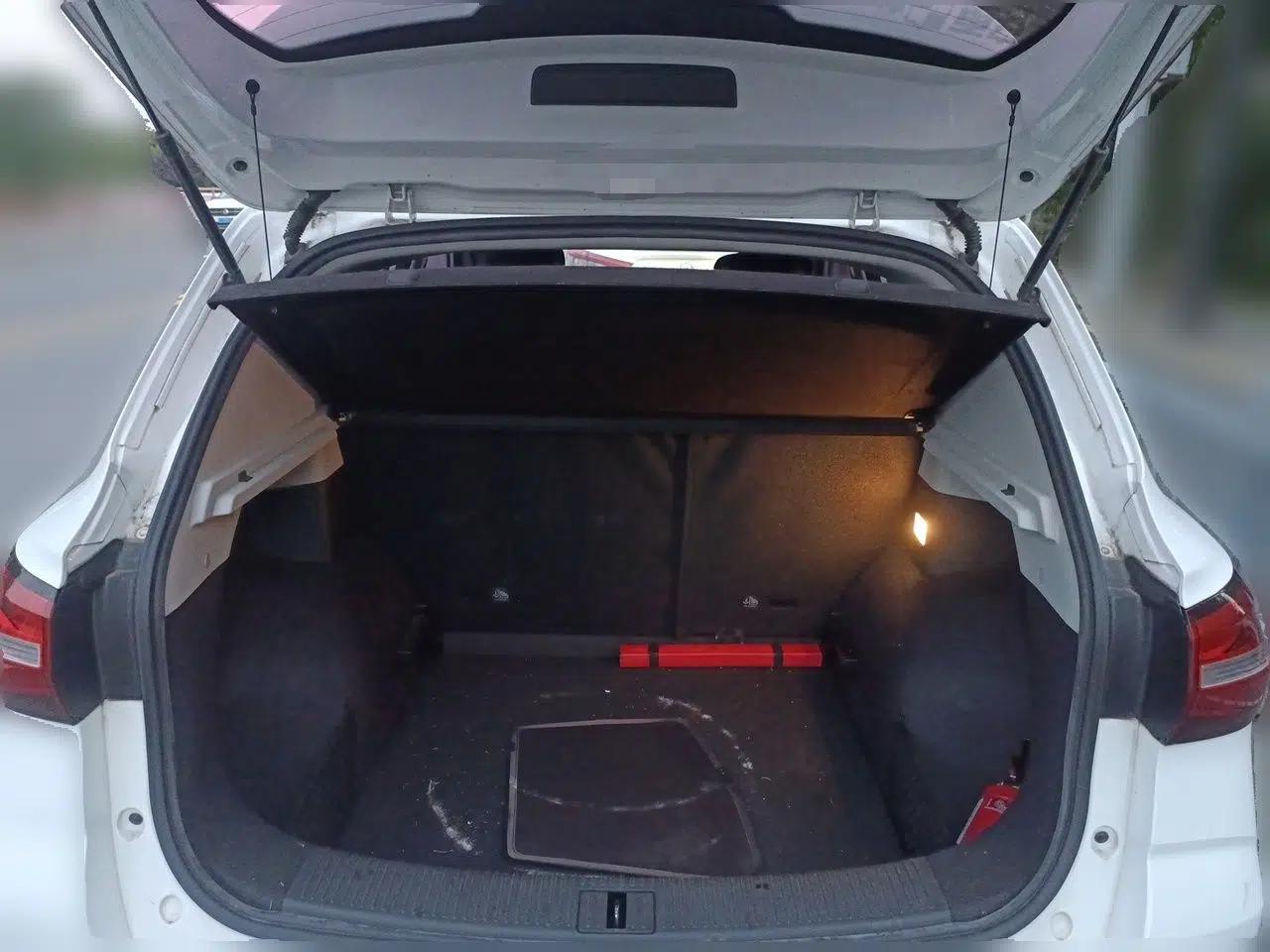 Roewe RX3 2018 1.6L CVT Internet Smart Edition — миниатюра 19