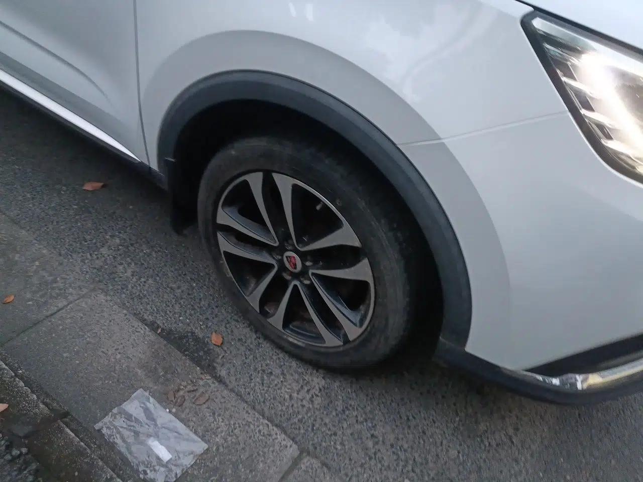 Roewe RX3 2018 1.6L CVT Internet Smart Edition — миниатюра 8